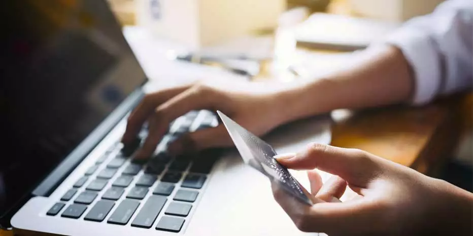 Tout comme la réservation en ligne, le paiement des loyers en ligne pour les locations longues devient obligatoire sur Roomlala Paiement en ligne des loyers